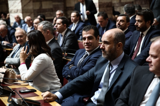 Πώς αναλύονται οι εξελίξεις για τα ομόφυλα ζευγάρια στη Νέα Δημοκρατία