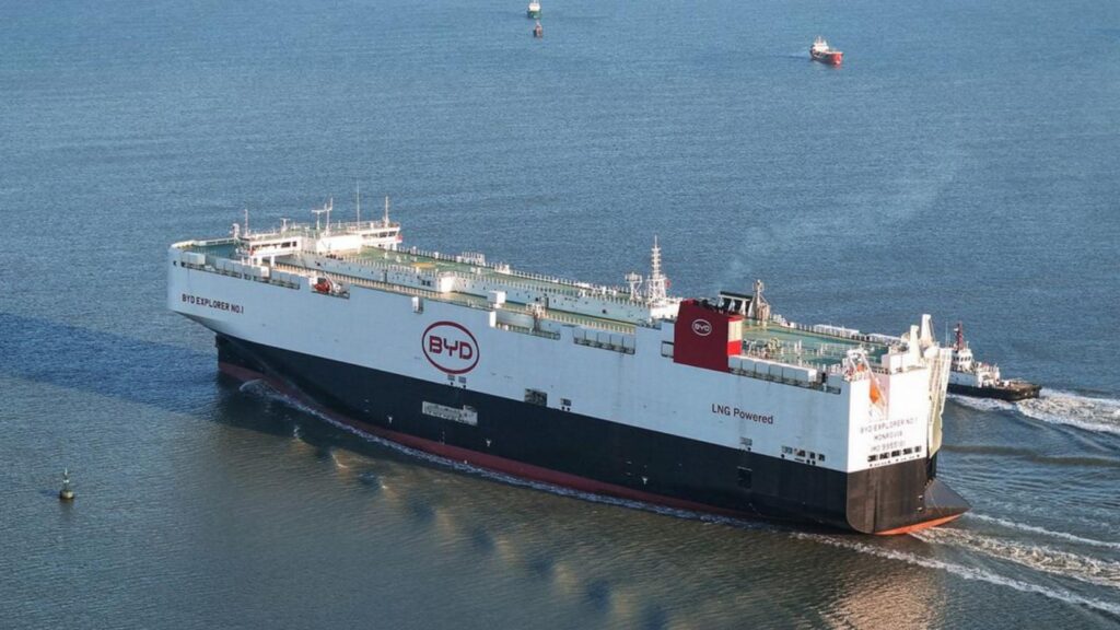 Αυτό είναι το κινέζικο πλοίο που θα μεταφέρει χιλιάδες αυτοκίνητα στην Ευρώπη