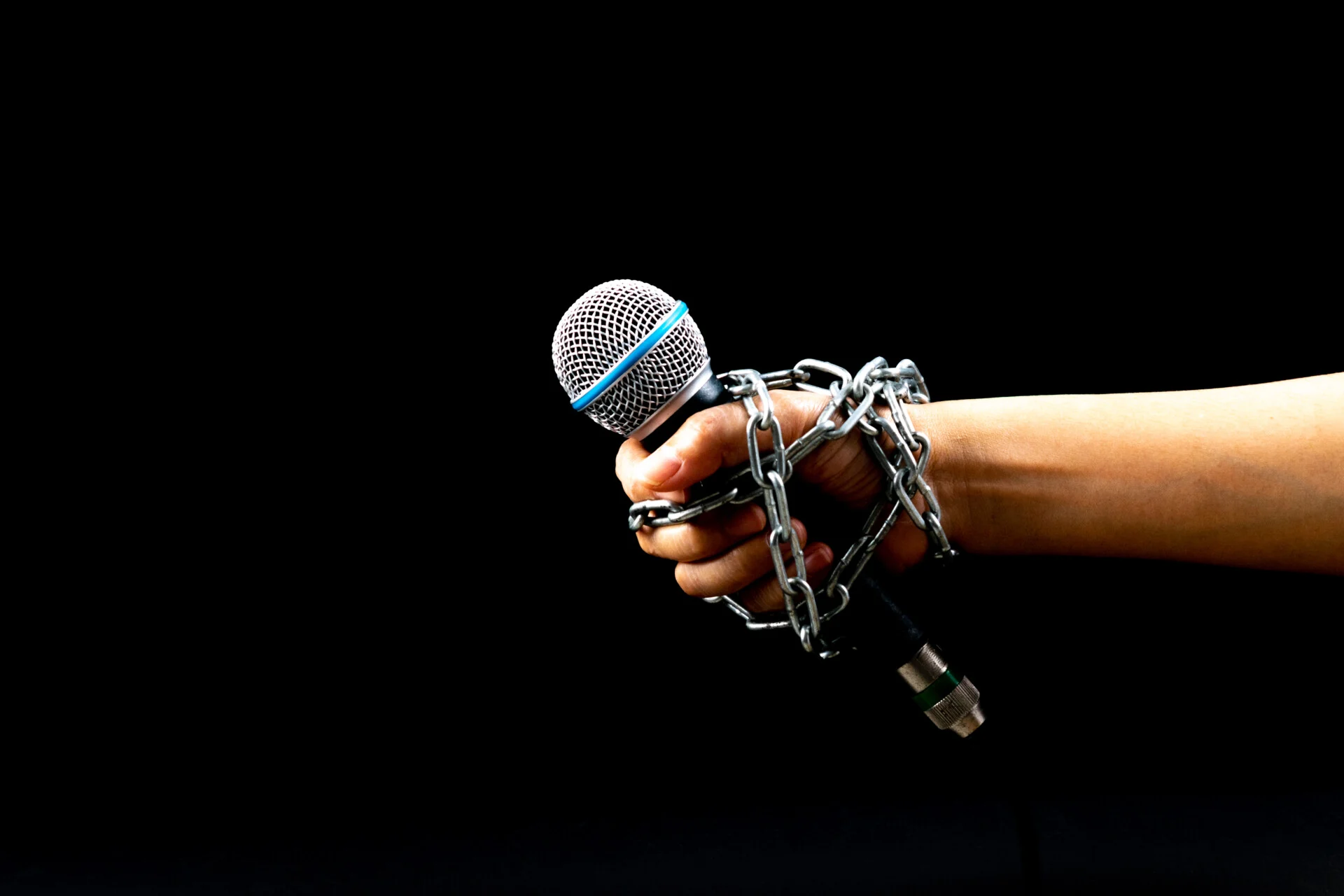 Διπλή θεσμική υποχώρηση της Ελλάδας στη διαφθορά