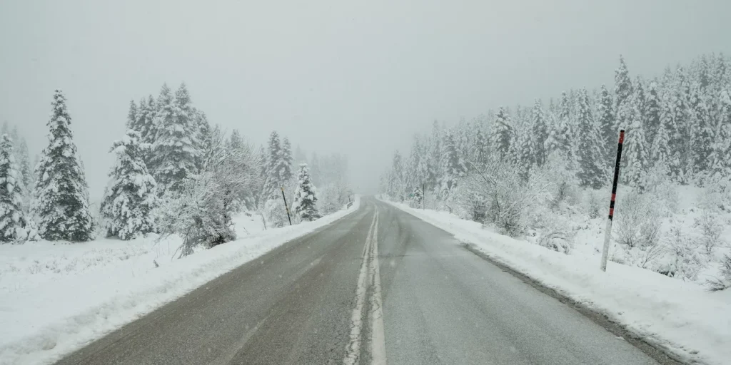 Σαρώνει η κακοκαιρία σε ολόκληρη τη χώρα