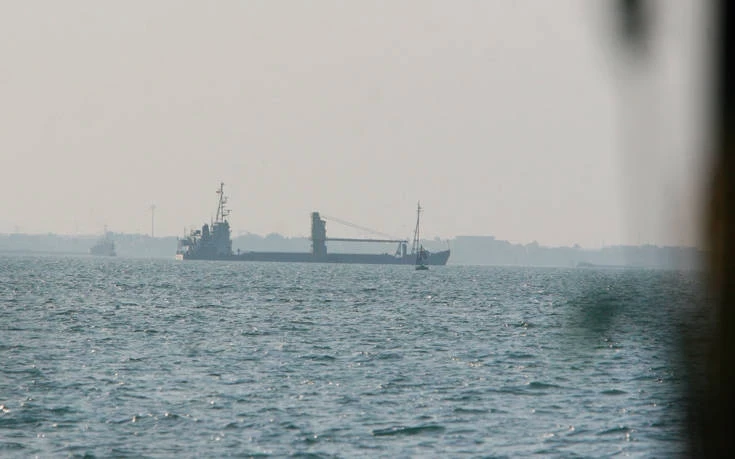 Ομηρία τάνκερ: Ανησυχία της μητέρας για τον Έλληνα πλοίαρχο