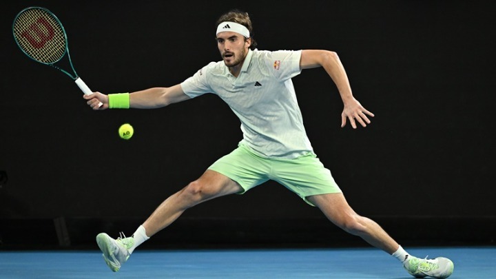 Νίκη με εμφατικό τρόπο για τον Στέφανο Τσιτσιπά