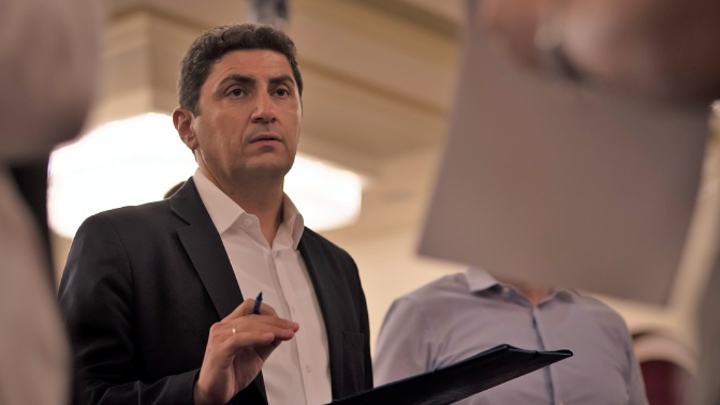 Πρόσκληση σε διάλογο για να λυθούν τα προβλήματα απηύθυνε στους αγρότες ο Λ. Αυγενάκης