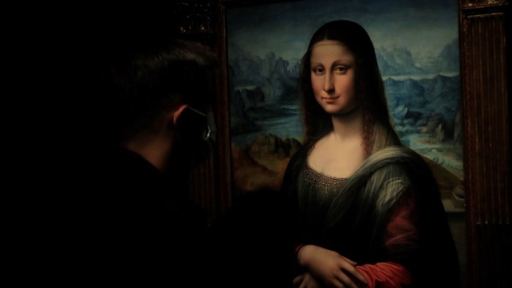 Ακτιβίστριες περιέλουσαν με σούπα το τζάμι που προστατεύει την Τζοκόντα