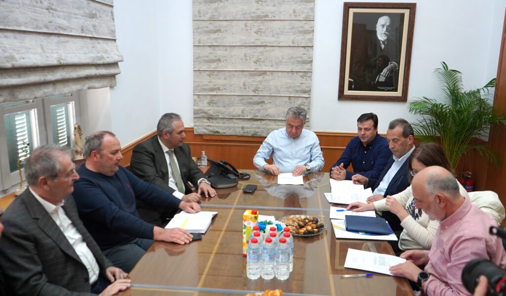 Μελέτες για έργα πάνω των 4 εκατομμυρίων υπέγραψε ο Περιφερειάρχης Κρήτης