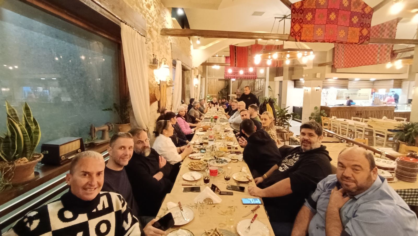 Tα ραδιόφωνα Super 904 , Kρητικός 88.7 και Θέμα Κρήτης 103.1 έκοψαν την πίτα τους !