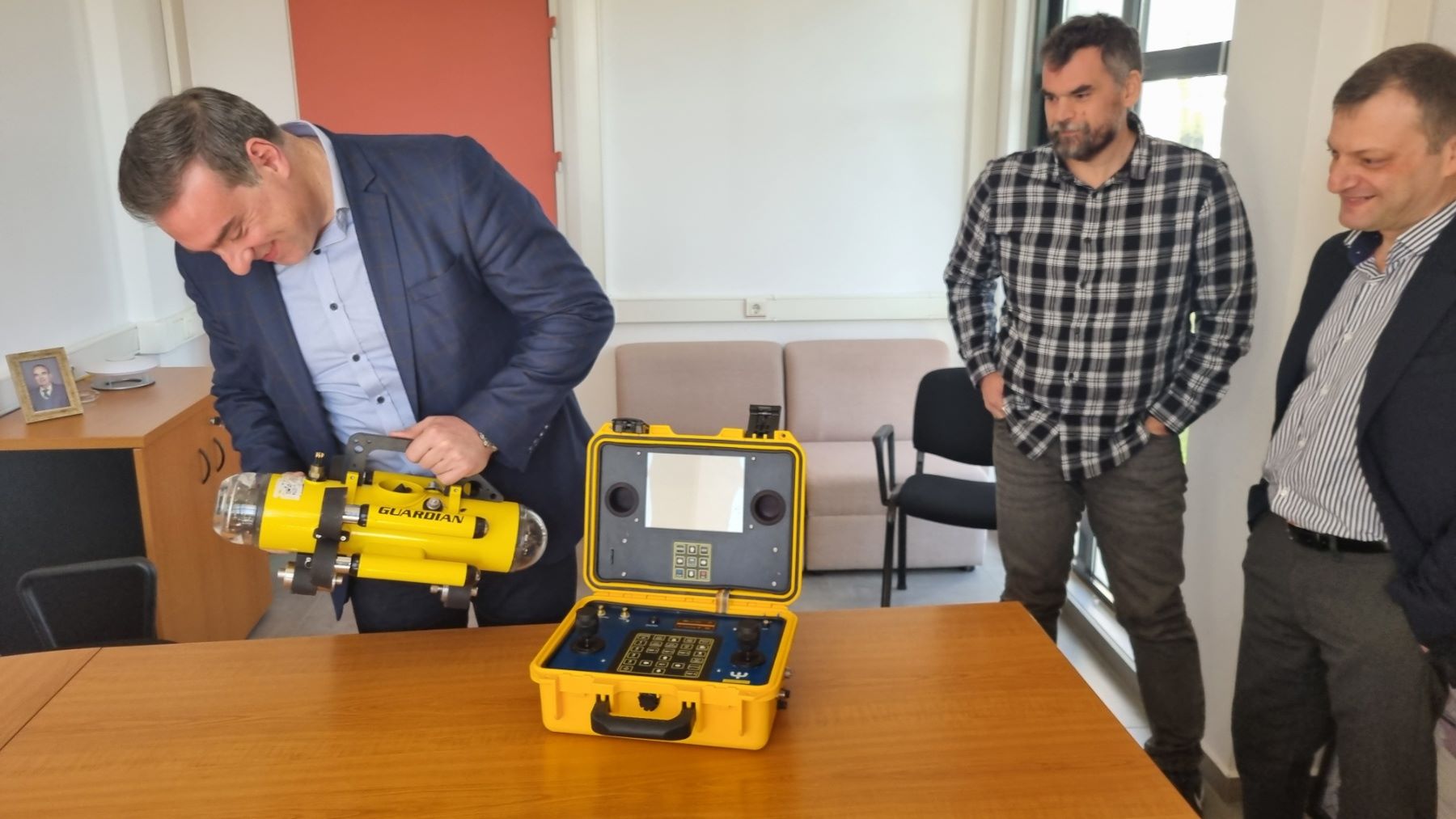 Στο εργαστήριο παράκτιας και θαλάσσιας έρευνας ο αρμόδιος Αντιπεριφερειάρχης