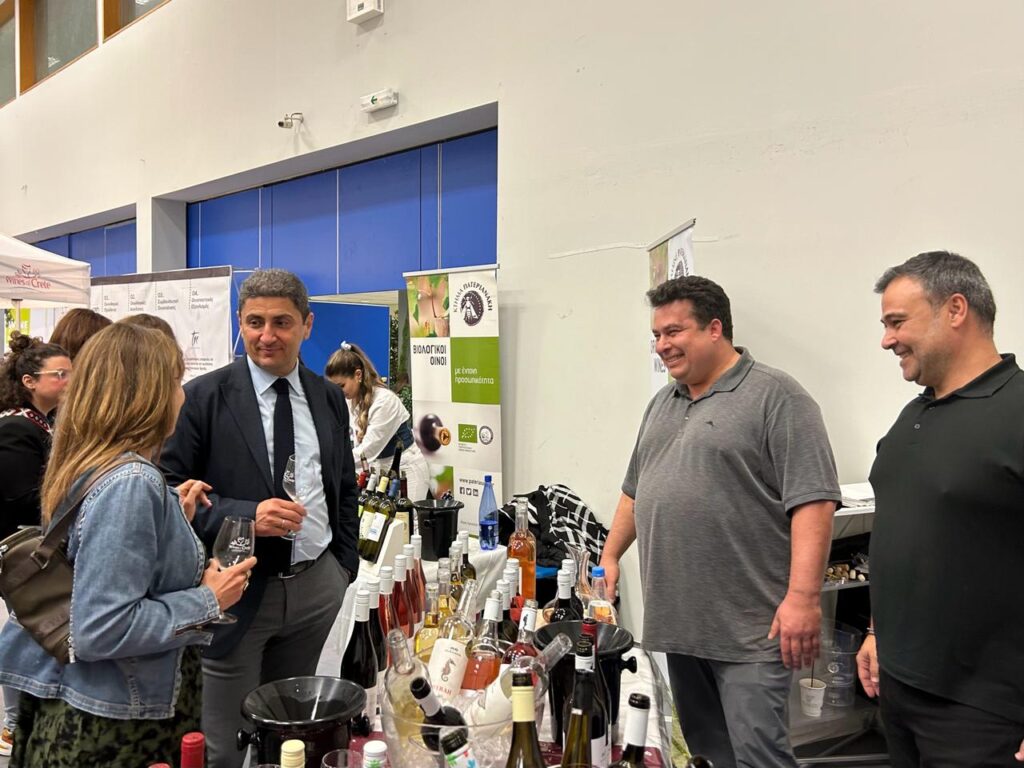 Στα ΟιΝοτικά ο Υπουργός Λευτέρης Αυγενάκης