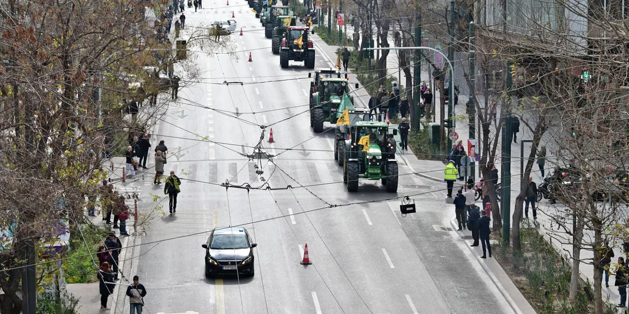Αποχώρησαν από τα μπλόκα οι αγρότες