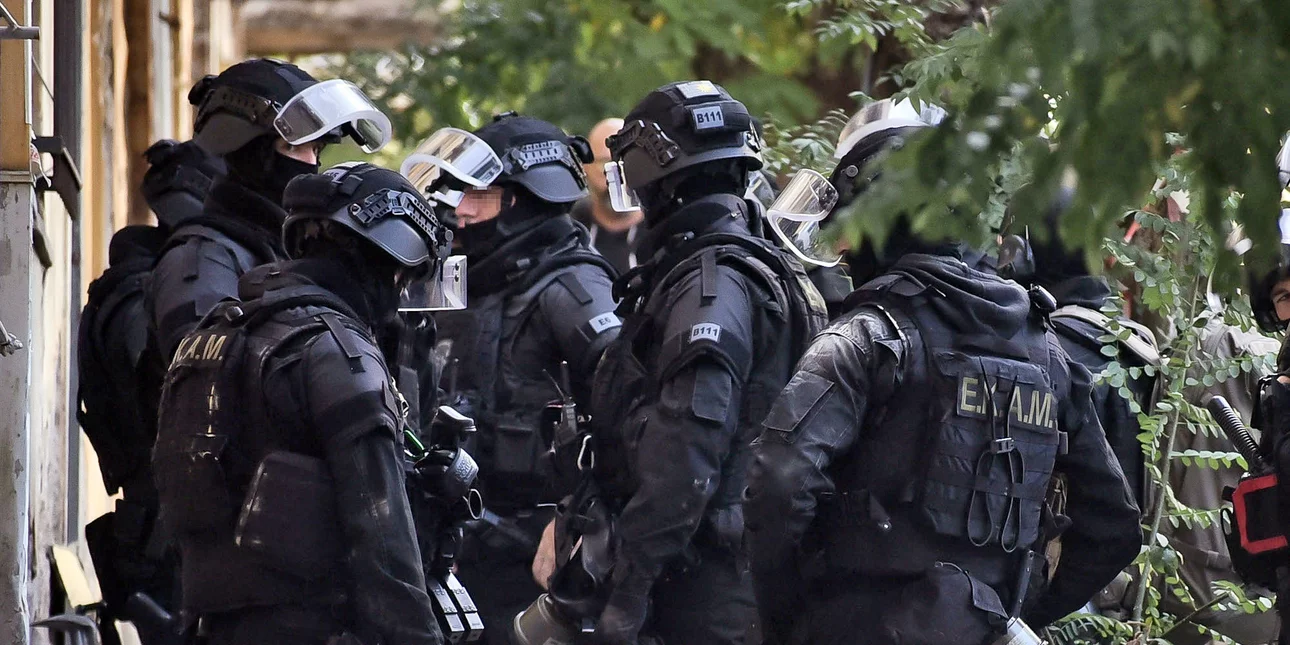 Οκτώ άτομα στη ΓΑΔΑ για βομβιστική επίθεση