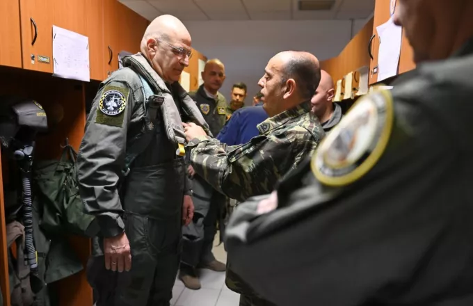 Πτήση με F-16 από τον Δένδια