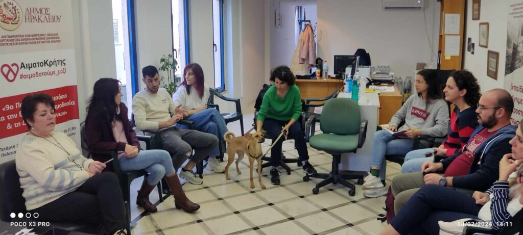 Περίπατος με τα ζώα του κυνοκομείου