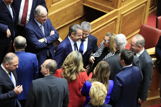 Για πρώτη φορά το 1/3 της Ν.Δ. κόντρα στο Μητσοτάκη