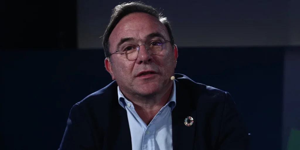 Κόκκαλης:Η κυβέρνηση χαρίζει αιγιαλό κόντρα στο δημόσιο συμφέρον