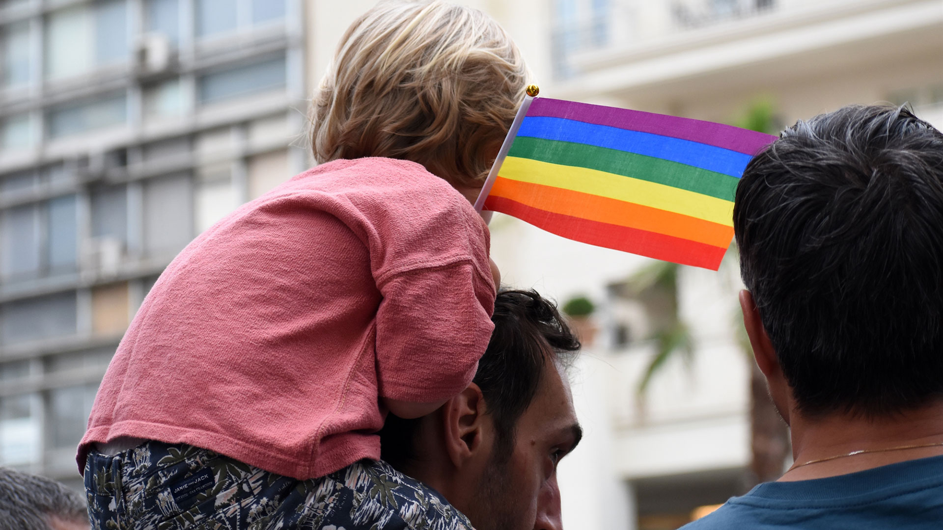 Επίσημα τα “πατέρας-πατέρας”, “μητέρα-μητέρα”