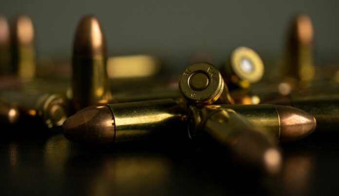 Ποια είναι η βασική υποχρέωση των κέντρων για τους … πιστολέρο