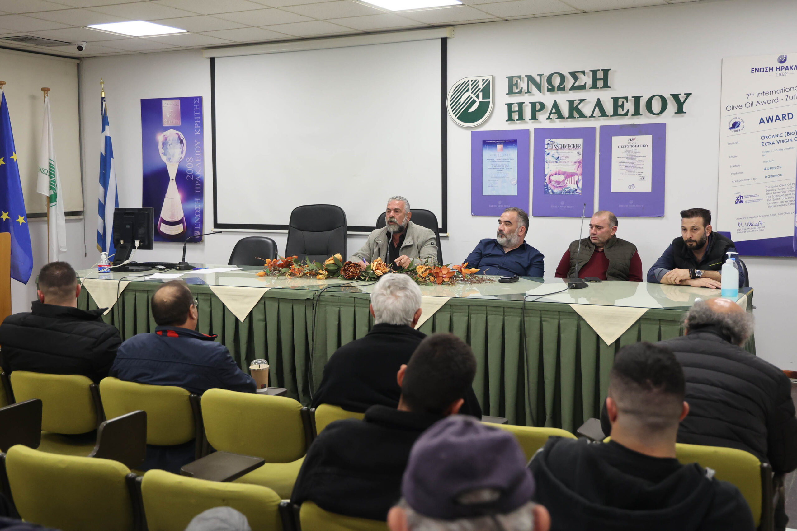 Συναντιούνται με τον Υπουργό οι αγρότες της Κρήτης