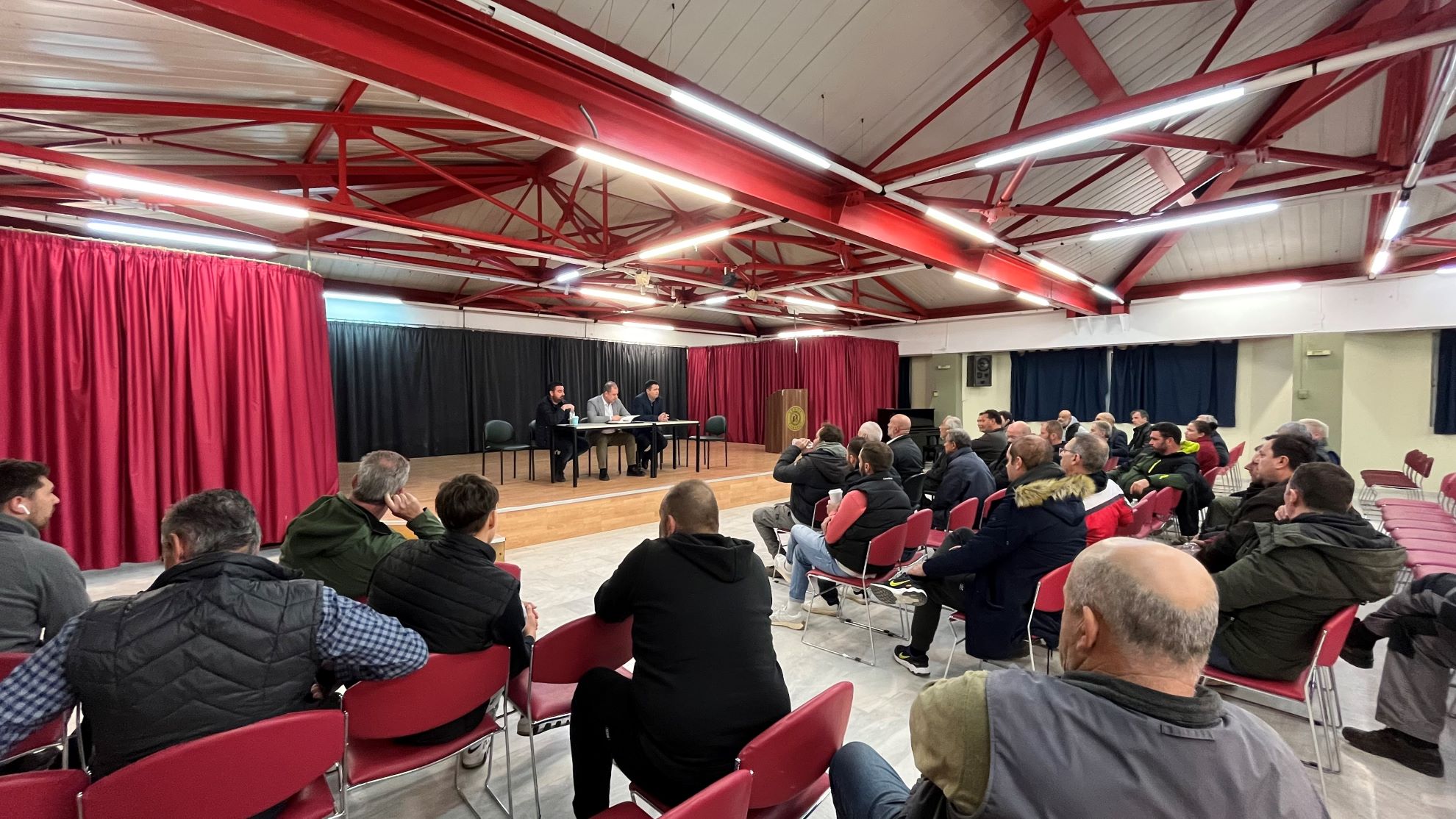 Σταθερή θέση του ΥπΑΑΤ, Λευτέρη Αυγενάκη για διάλογο, με ανοιχτούς δρόμους, με αντιπροσωπεία αγροτών από τα μπλόκα