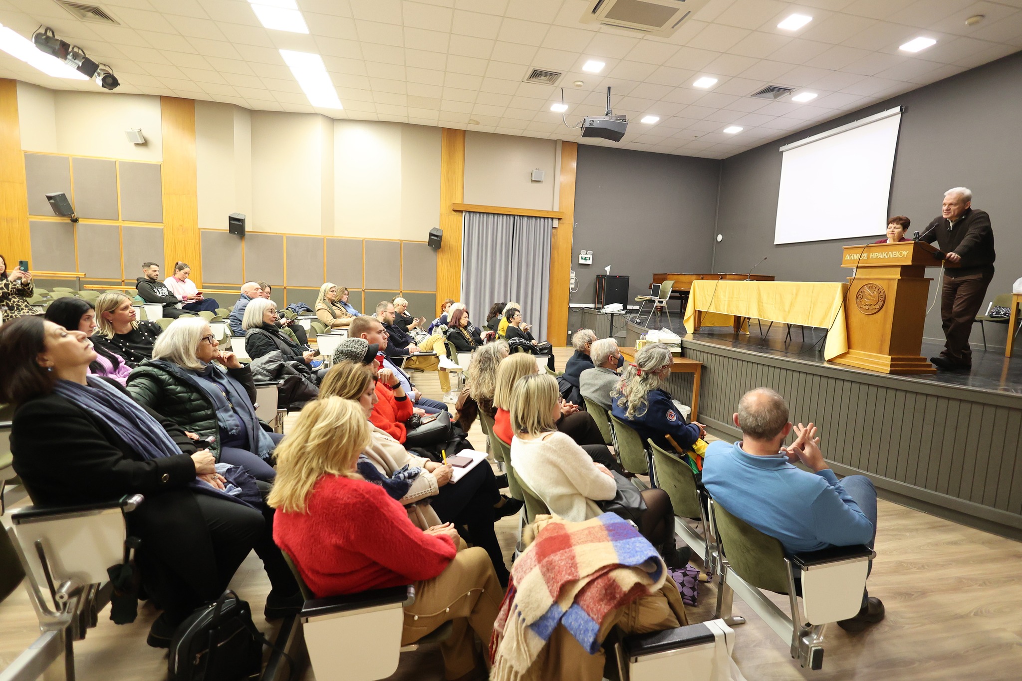 Πρώτη επαφή Δήμου Ηρακλείου-εθελοντικών ομάδων