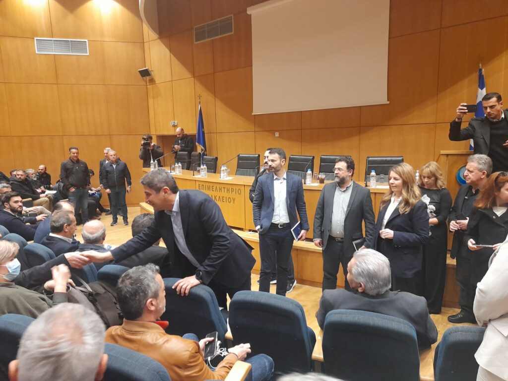 Ανακοίνωση για συνάντηση αγροτών – Υπουργού από αγρότες του ΚΚΕ