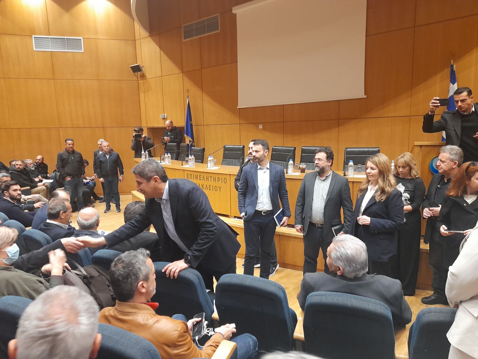 Ανακοίνωση για συνάντηση αγροτών – Υπουργού από αγρότες του ΚΚΕ