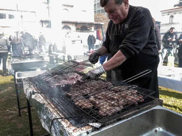 Τσικνοπέμπτη 2024: Πότε πέφτει φέτος – Πώς αμείβεται