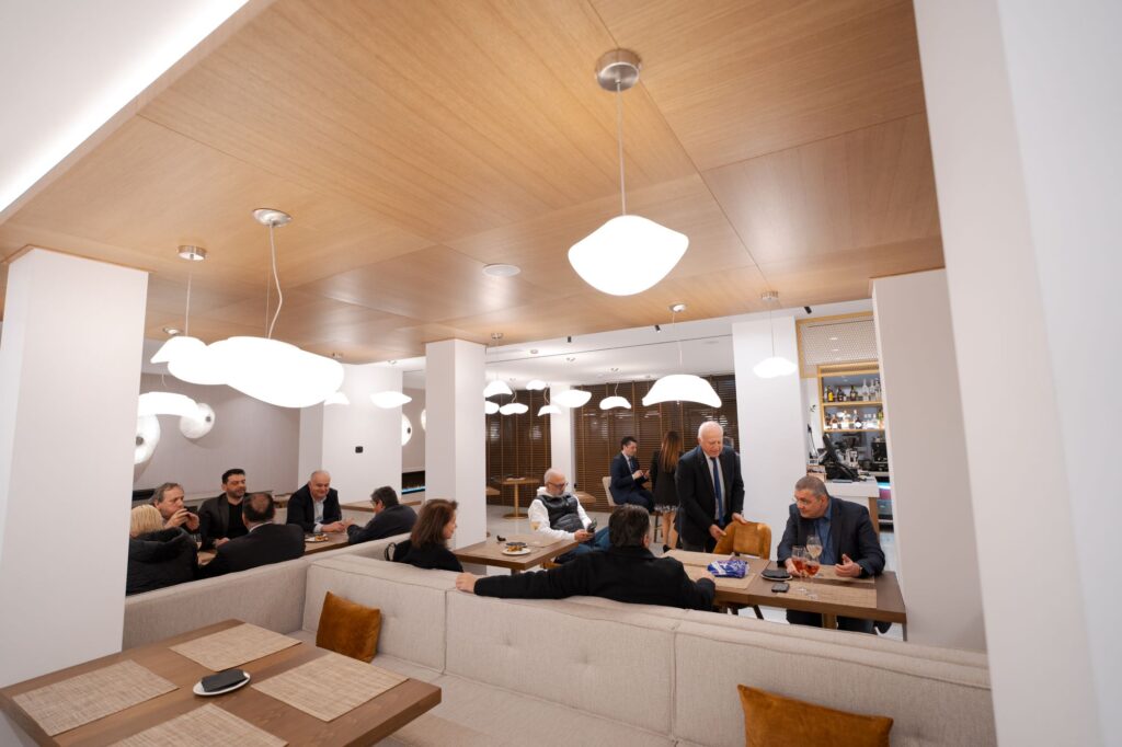 Ethereal White Resort: Ένα ξενοδοχείο – διαμάντι δίπλα στα Λιοντάρια