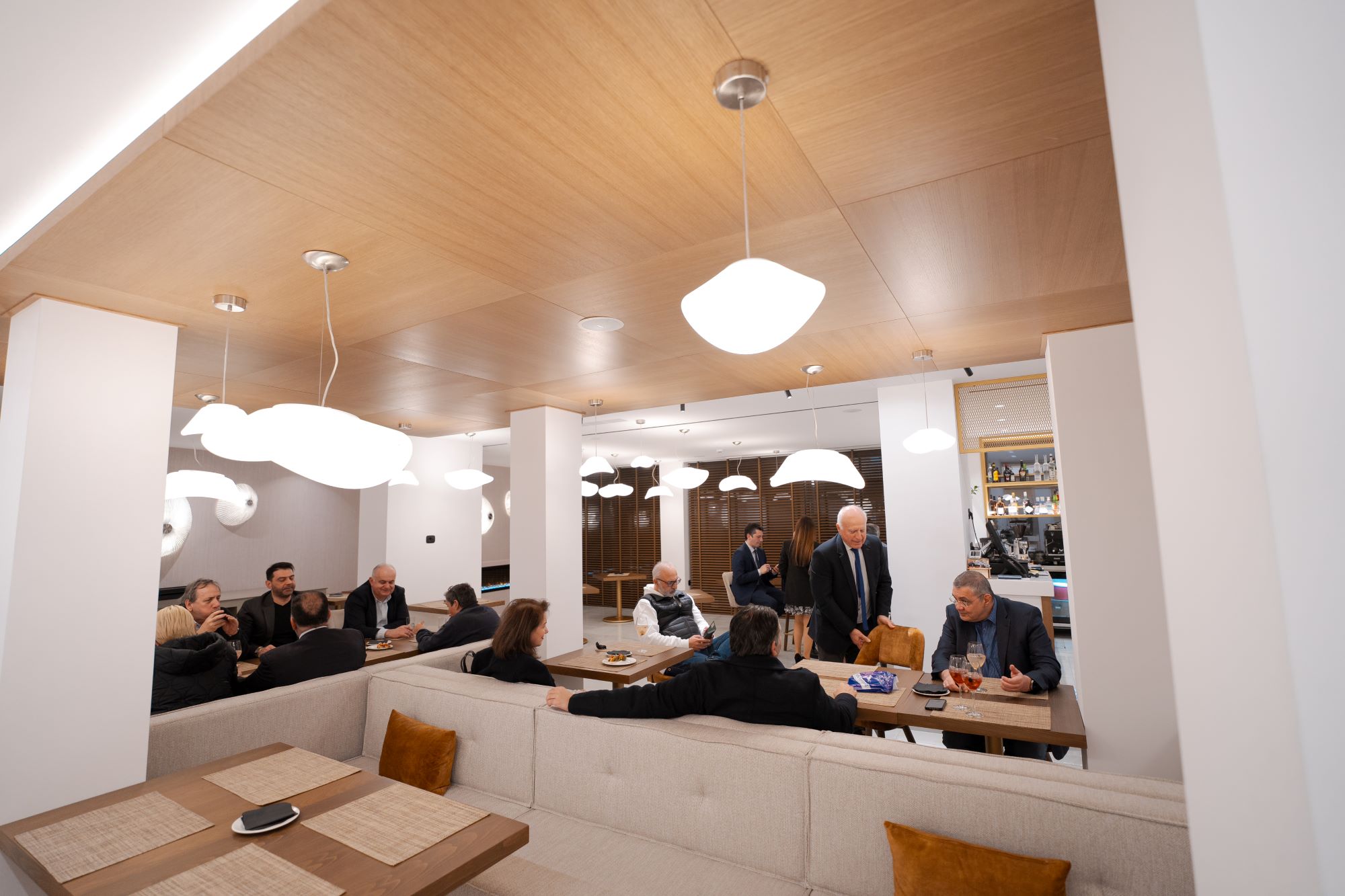 Ethereal White Resort: Ένα ξενοδοχείο – διαμάντι δίπλα στα Λιοντάρια