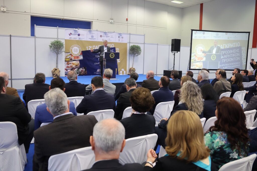 Τίμησαν τον Περιφερειάρχη στο Παγκρήτιο Forum