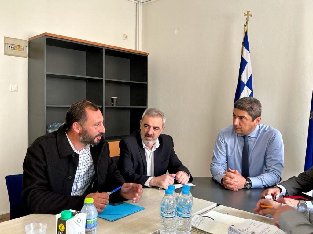 Συνάντηση Αυγενάκη με κτηνοτρόφους της Αταλάντης