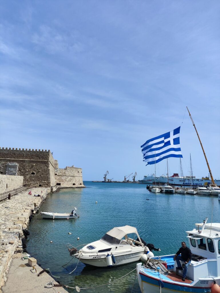 Σημαία 1.5 στρέμματος στο λιμάνι του Ηρακλείου