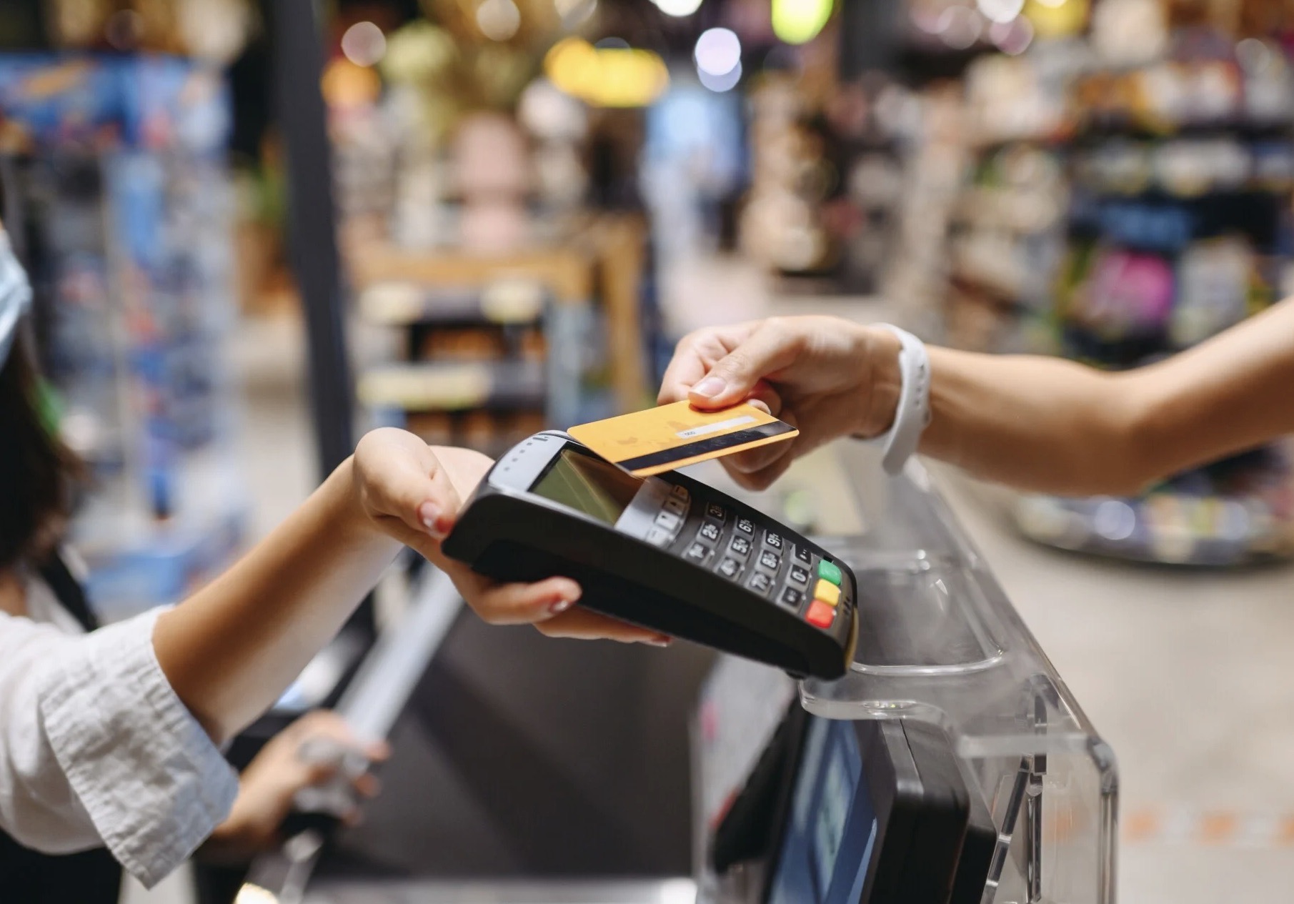 Διασύνδεση POS – Ταμειακών: Φιάσκο για κυβέρνηση, ταλαιπωρία για επαγγελματίες