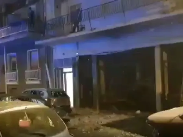 Ισχυρή έκρηξη σε κάβα στην Καλλιθέα – Μεγάλες υλικές ζημιές