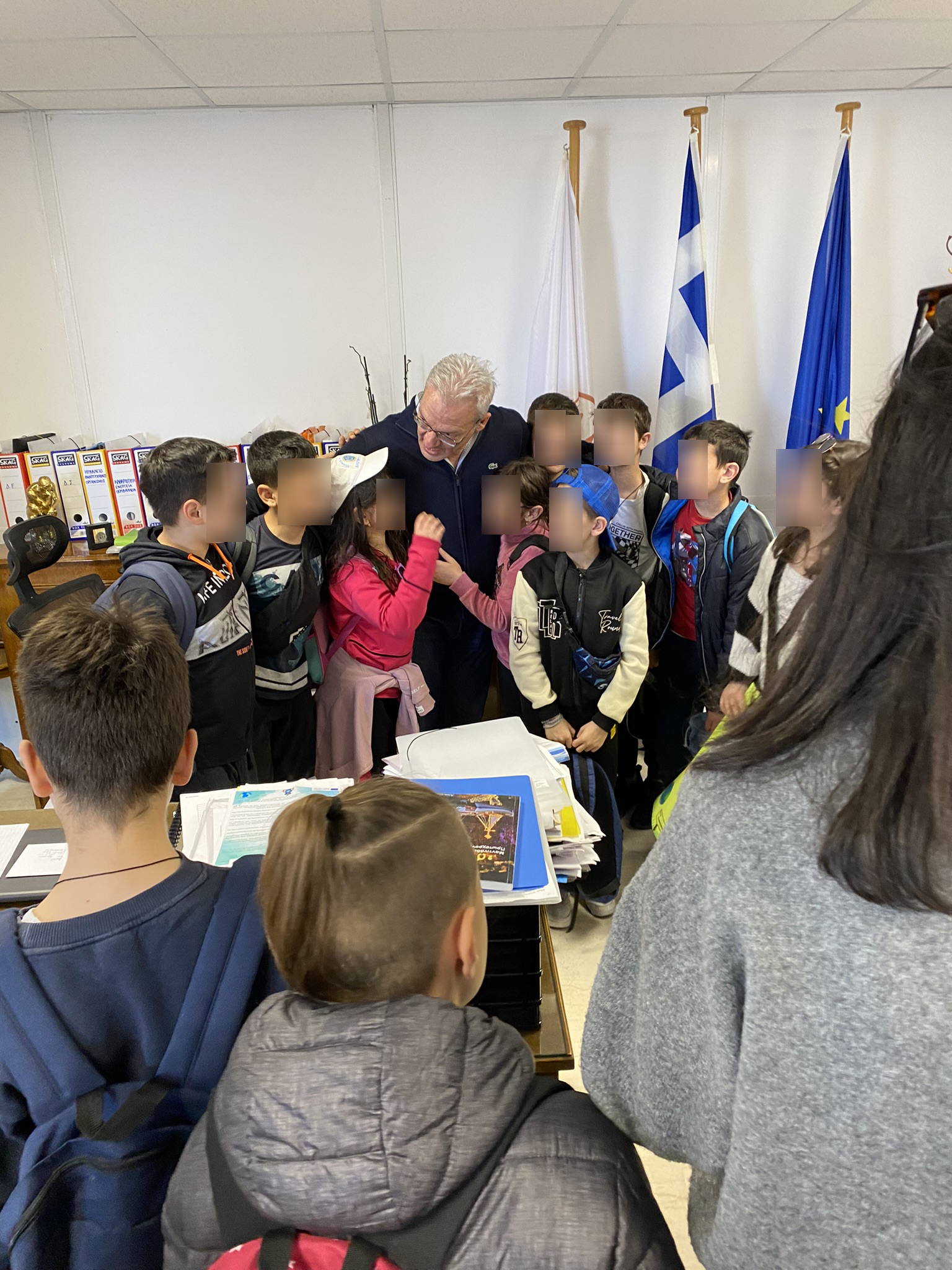 Γέμισε “πράσινους ήρωες” από το 46ο Δημοτικό το γραφείο Δημάρχου