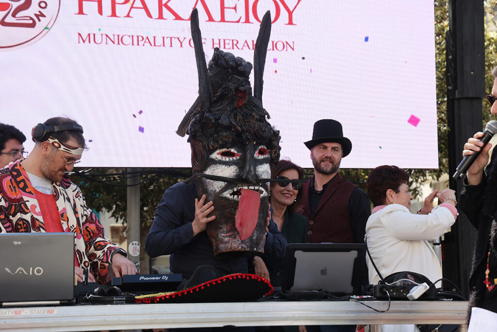 Τι συμβολίζει η Σιβιανή μάσκα που φόρεσε ο Αλέξης Καλοκαιρινός