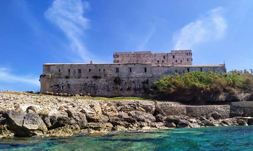 Μικροζημιές στο καστρομονάστηρο στα Στροφάδια