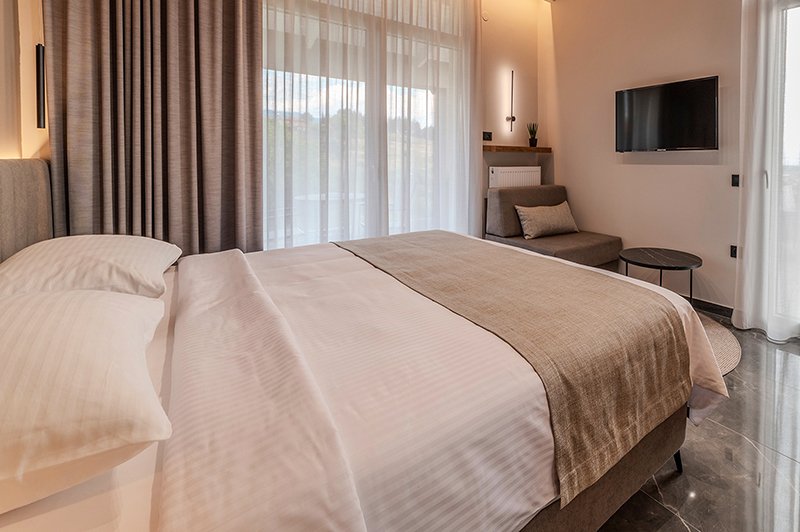 Στο σφυρί τέσσερα ξενοδοχεία της Κρήτης