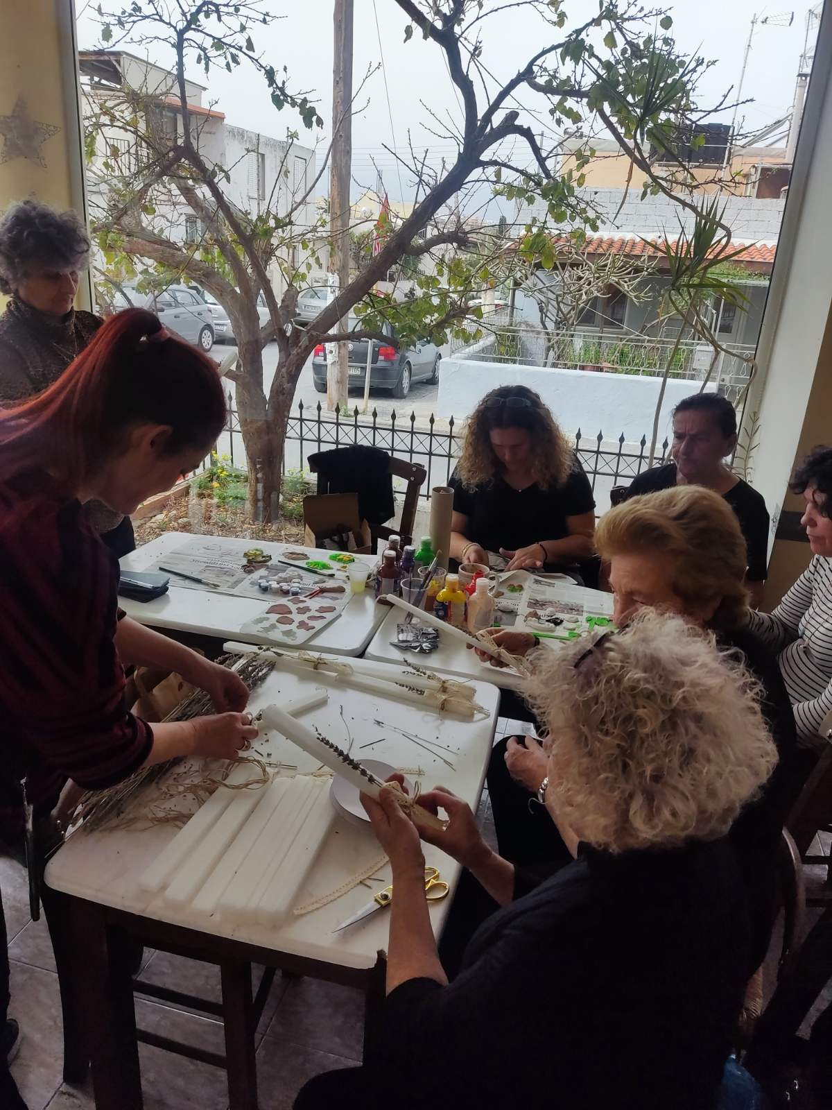 Πασχαλινές λαμπάδες για τα παιδιά που φιλοξενεί “Το Χαμόγελο του Παιδιού”