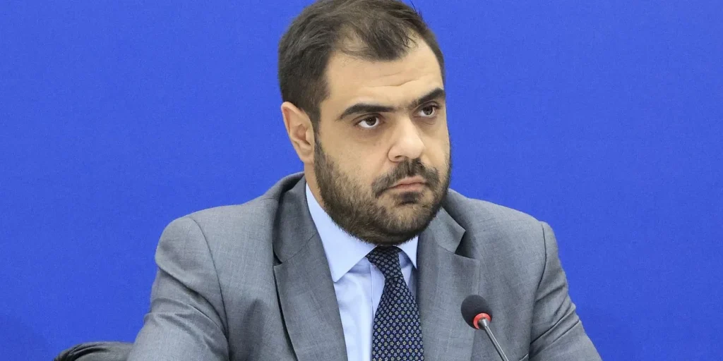 Μαρινάκης για Τέμπη: Πολιτικές “βδέλλες” εκμεταλλεύονται συγγενείς των θυμάτων