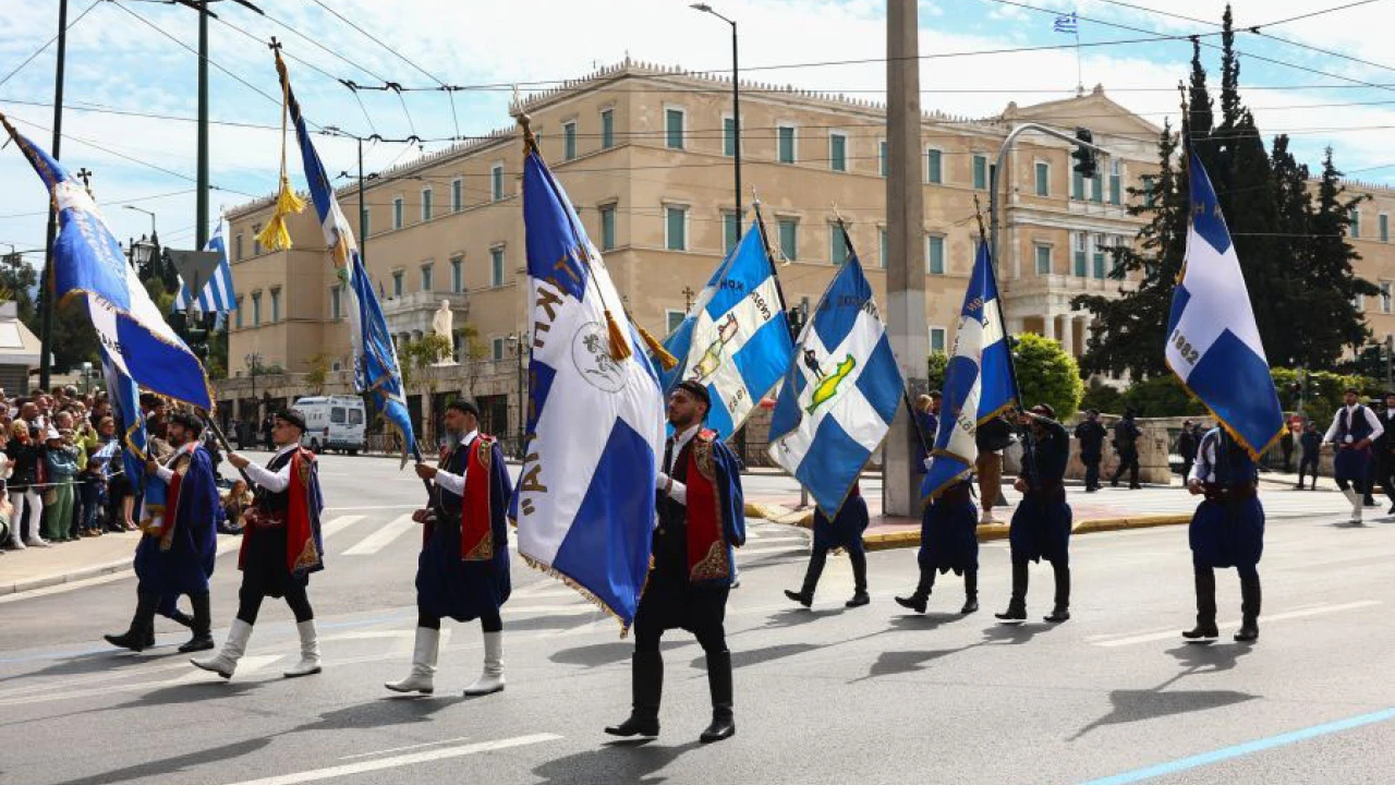 Με το λάβαρο της Επανάστασης η μαθητική παρέλαση