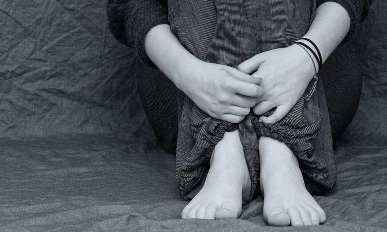 15χρονη ήπιε χλωρίνη για να αυτοκτονήσει μετά από διαμάχη με τη μητέρα της