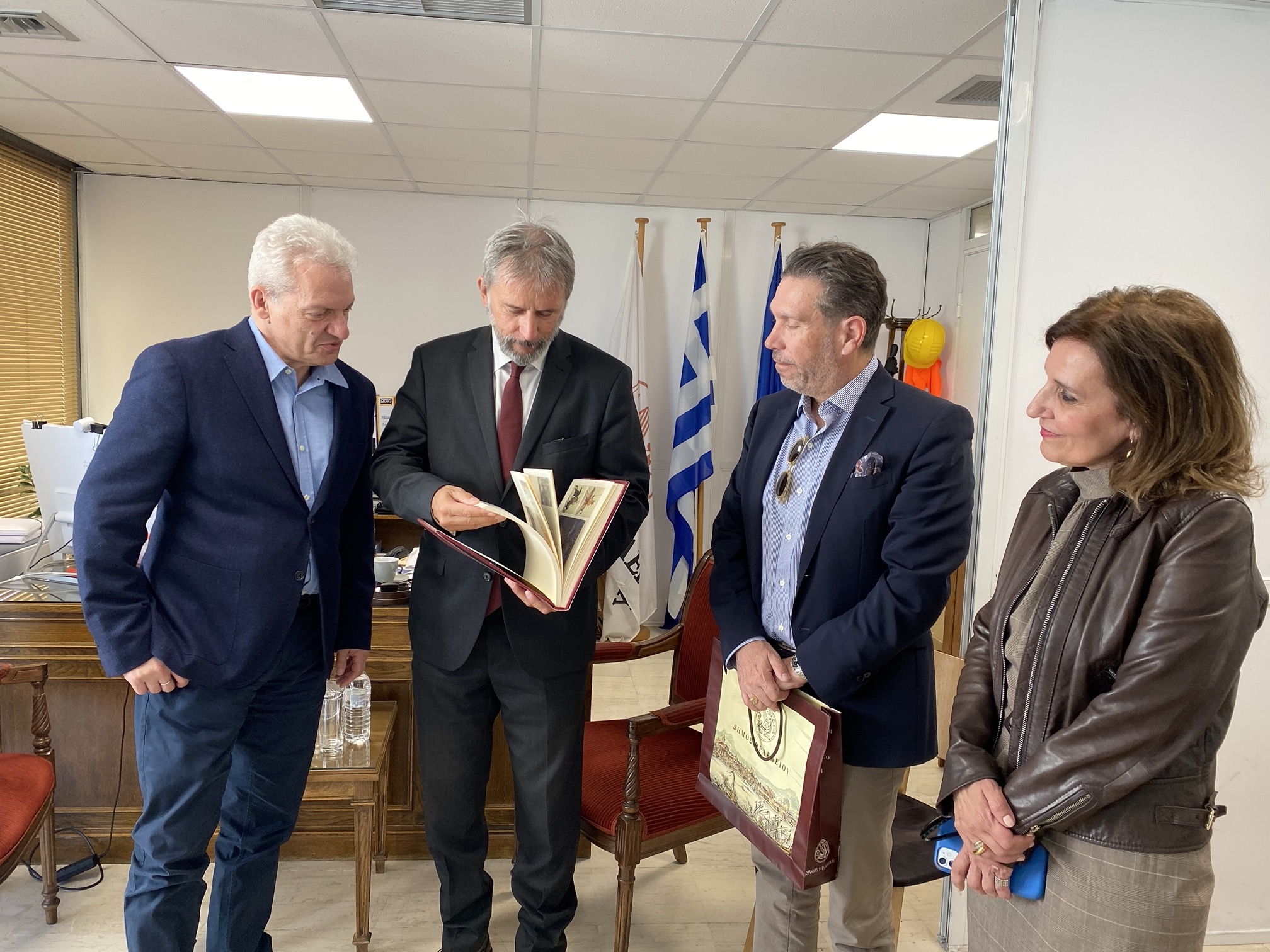 Ο Δήμαρχος με τον πρέσβη της Ουγγαρίας