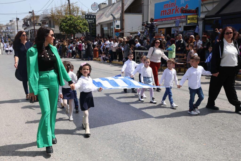Δεν ξέχασαν τον Γιάννη Άσπρη στην παρέλαση του Μαλεβιζίου