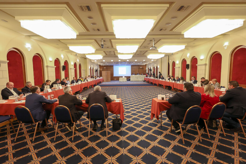 Μετανάστες και αγρότες στα θέματα του Περιφερειακού Συμβουλίου