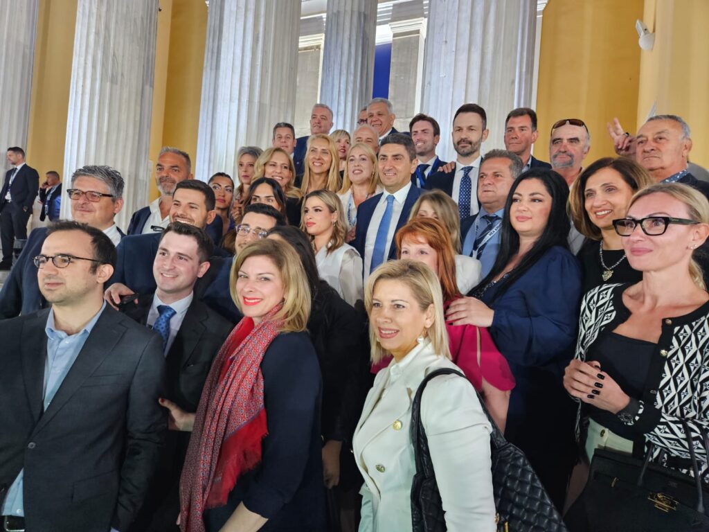 Δυναμική παρουσία της Κρήτης στο 15ο Συνέδριο της Νέας Δημοκρατίας