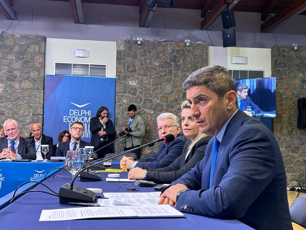 Αυγενάκης από Δελφούς: Το σοκ σε Θεσσαλία κι Έβρο επέβαλε νέο τρόπο αντιμετώπισης της κλιματικής κρίσης