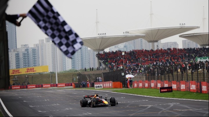 «Περίπατος» του Φερστάπεν στην Κίνα, παρά τα δύο αυτοκίνητα ασφαλείας
