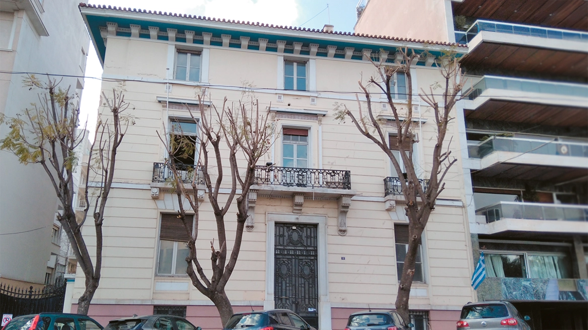 Βίλα με πισίνα η ιστορική έδρα της ΝΔ στη Ρηγίλλης