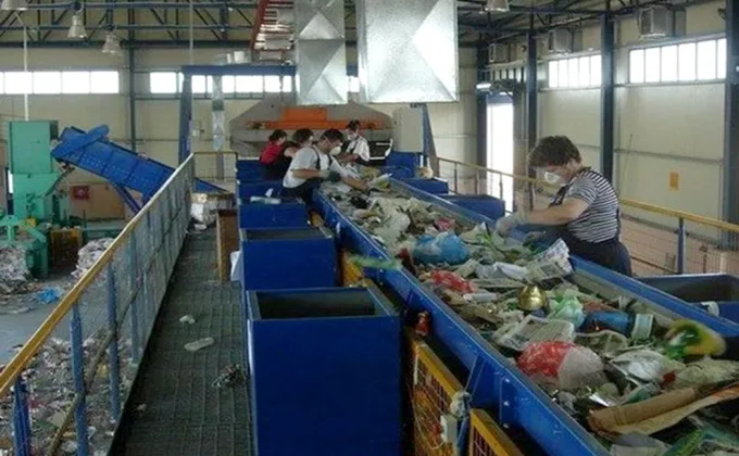 Σε… λεπτή κλωστή η ανακύκλωση