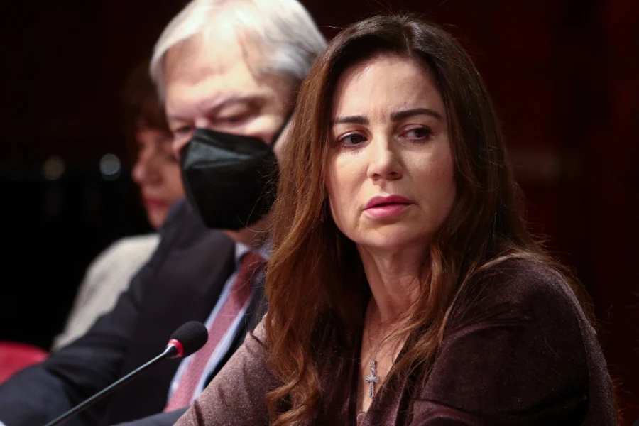 Τι ζητά από ΣΥΡΙΖΑ και Κασσελάκη στο εξώδικο της η Βίκυ Φλέσσα